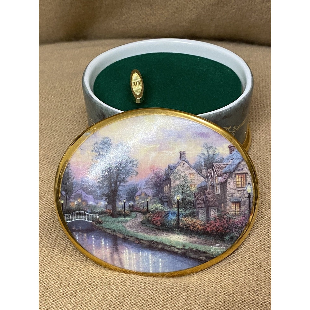 VNTG Porcelain Music Jewelry Thomas Kinkade "Lamplight Lane" MUSIC BOX # B-0857